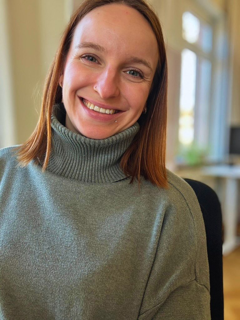 Michaela Kattner, Gründerin von Micha K. Marketing, lächelt in die Kamera